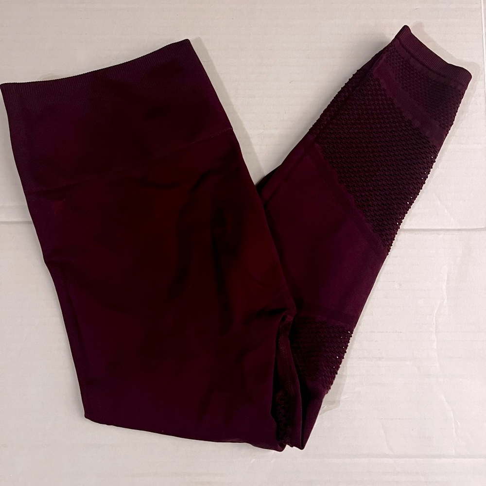 Fabletics maroon seamless leggings. Sz L